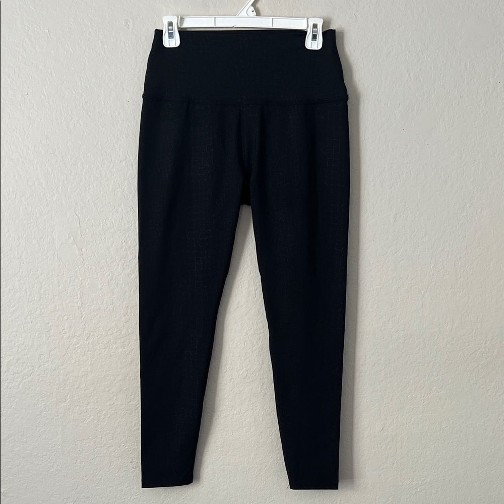 EUC Beyond Yoga High Waisted Midi Leggings Black in Size L